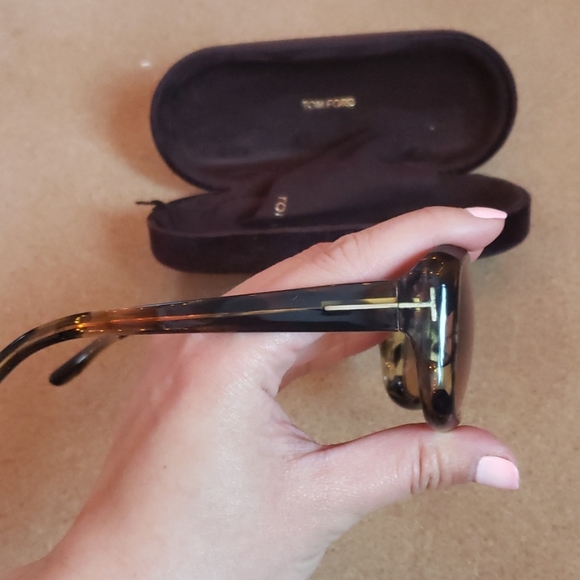 Tom Ford tortoise sunglasses - Picture 2 of 3